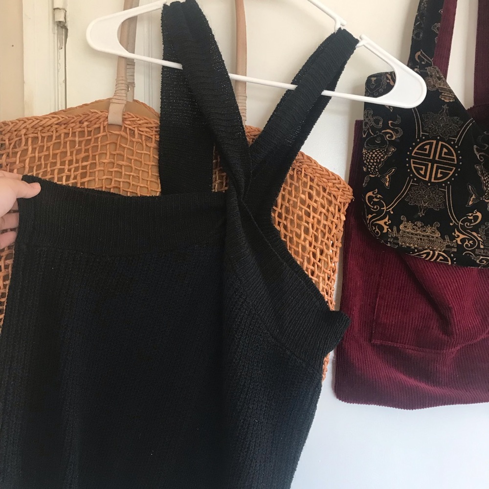 Black cross neck knitted tank top